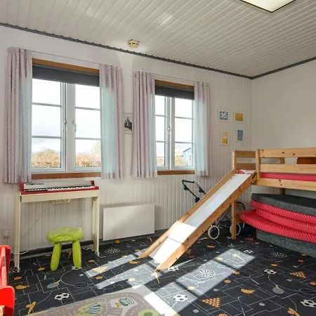 8 Person Holiday In